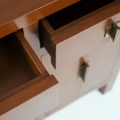 Buffet en cerisier de style transitionnel avec quincaillerie géométrique en laiton, années 1980.