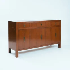 Buffet en cerisier de style transitionnel avec quincaillerie géométrique en laiton, années 1980.
