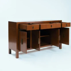 Buffet en cerisier de style transitionnel avec quincaillerie géométrique en laiton, années 1980.