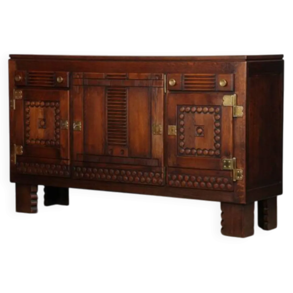 Buffet en chêne et laiton dans le goût de Charles Dudouyt, 1940