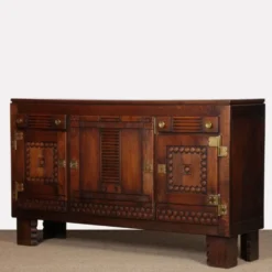 Buffet en chêne et laiton dans le goût de Charles Dudouyt, 1940