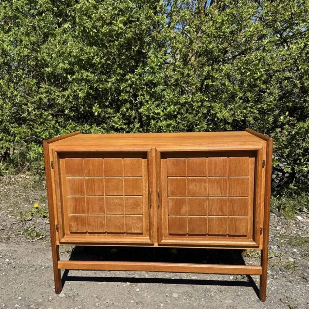 Buffet en chêne, style Henry Kjaernulf, 1960-70, design danois. Style moderne du milieu du siècle.