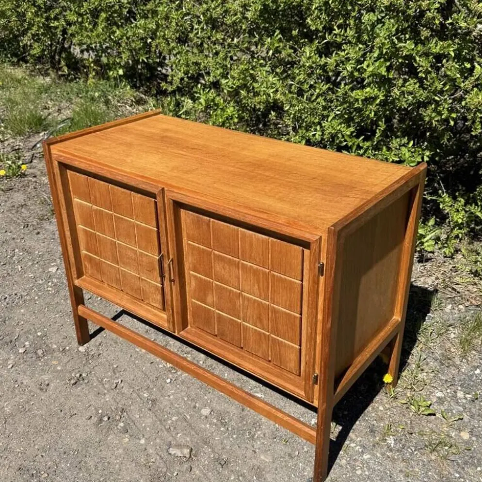 Buffet en chêne, style Henry Kjaernulf, 1960-70, design danois. Style moderne du milieu du siècle.