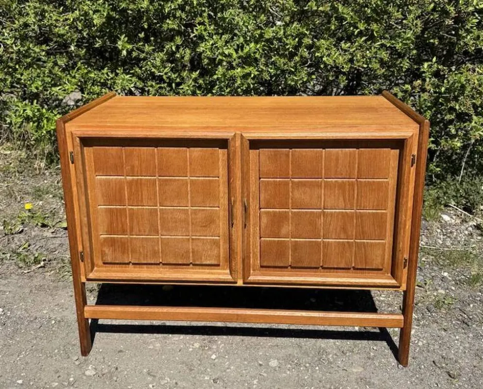 Buffet en chêne, style Henry Kjaernulf, 1960-70, design danois. Style moderne du milieu du siècle.