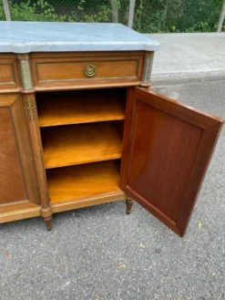 Buffet enfilade Louis XVI en acajou massif plateau marbre blanc 222cm 1950