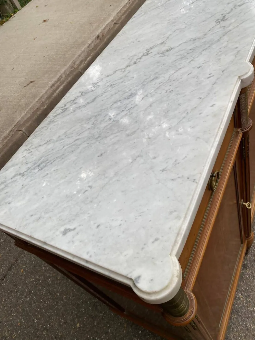 Buffet enfilade Louis XVI en acajou massif plateau marbre blanc 222cm 1950