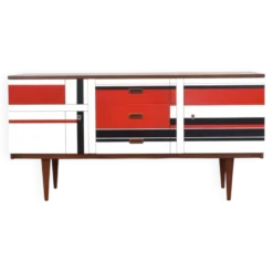 Buffet en noyer des années 1960 avec motif peint à la main.