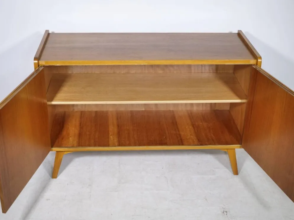 Buffet en noyer des années 1960, style milieu de siècle