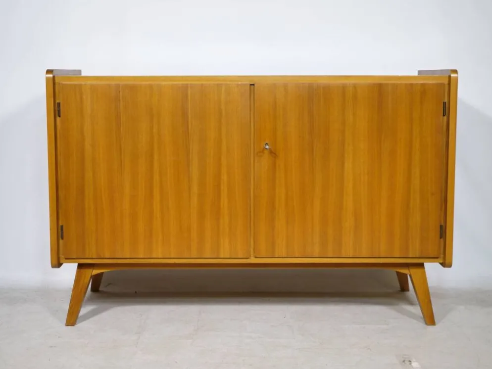 Buffet en noyer des années 1960, style milieu de siècle