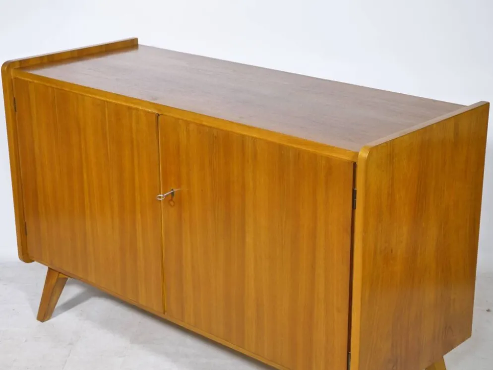 Buffet en noyer des années 1960, style milieu de siècle