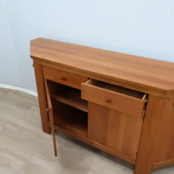 Buffet en noyer massif maxxello vintage des années 1970 Scarpa, Michelucci st.