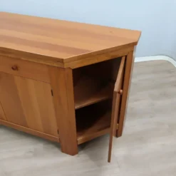 Buffet en noyer massif maxxello vintage des années 1970 Scarpa, Michelucci st.