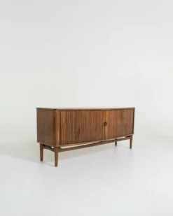 Buffet en noyer par Kurt Olsen pour Andersen & Bohm, Danemark, années 1950.
