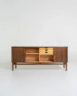 Buffet en noyer par Kurt Olsen pour Andersen & Bohm, Danemark, années 1950.