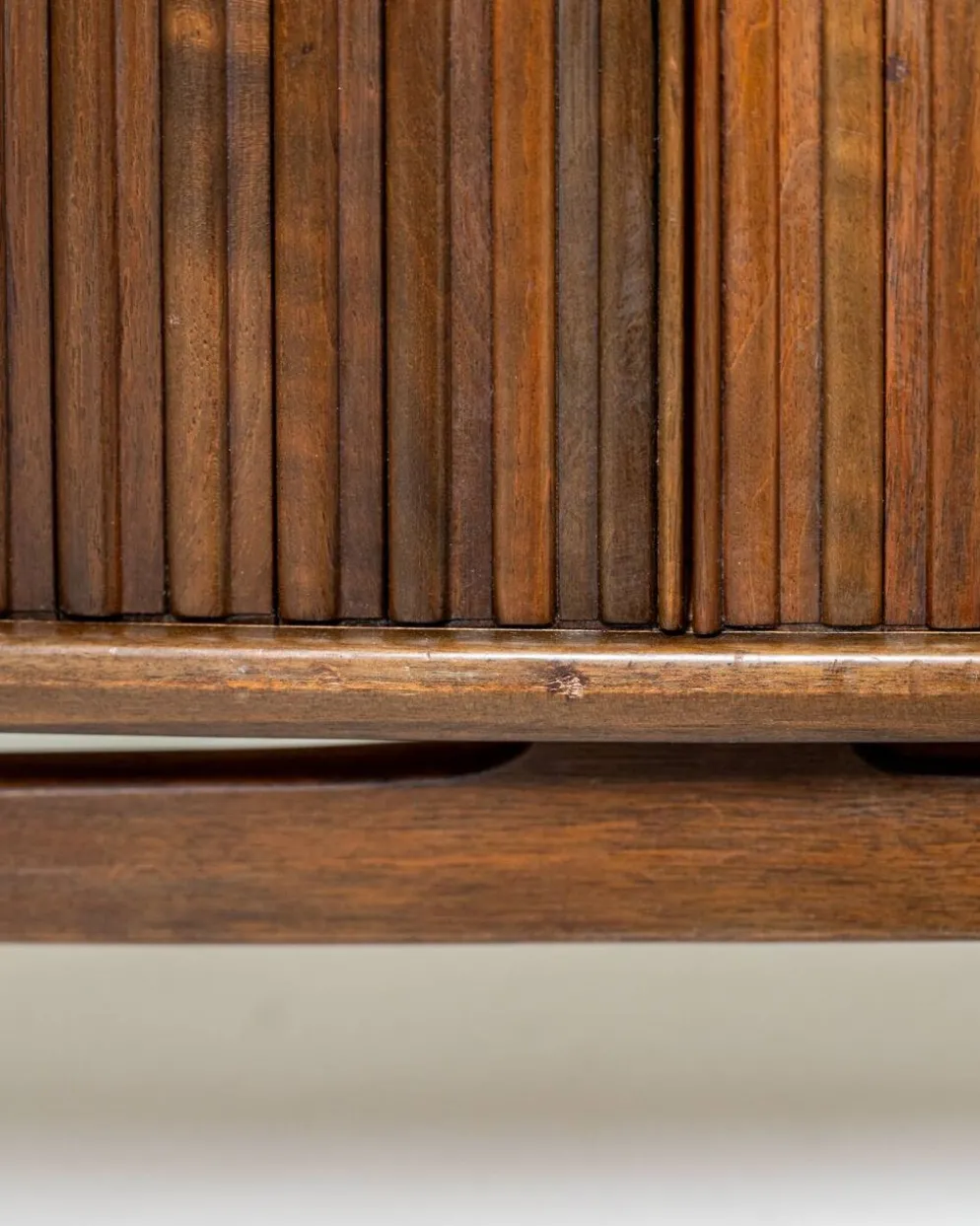Buffet en noyer par Kurt Olsen pour Andersen & Bohm, Danemark, années 1950.