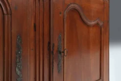 Buffet en noyer provençal français du 19ème siècle, France