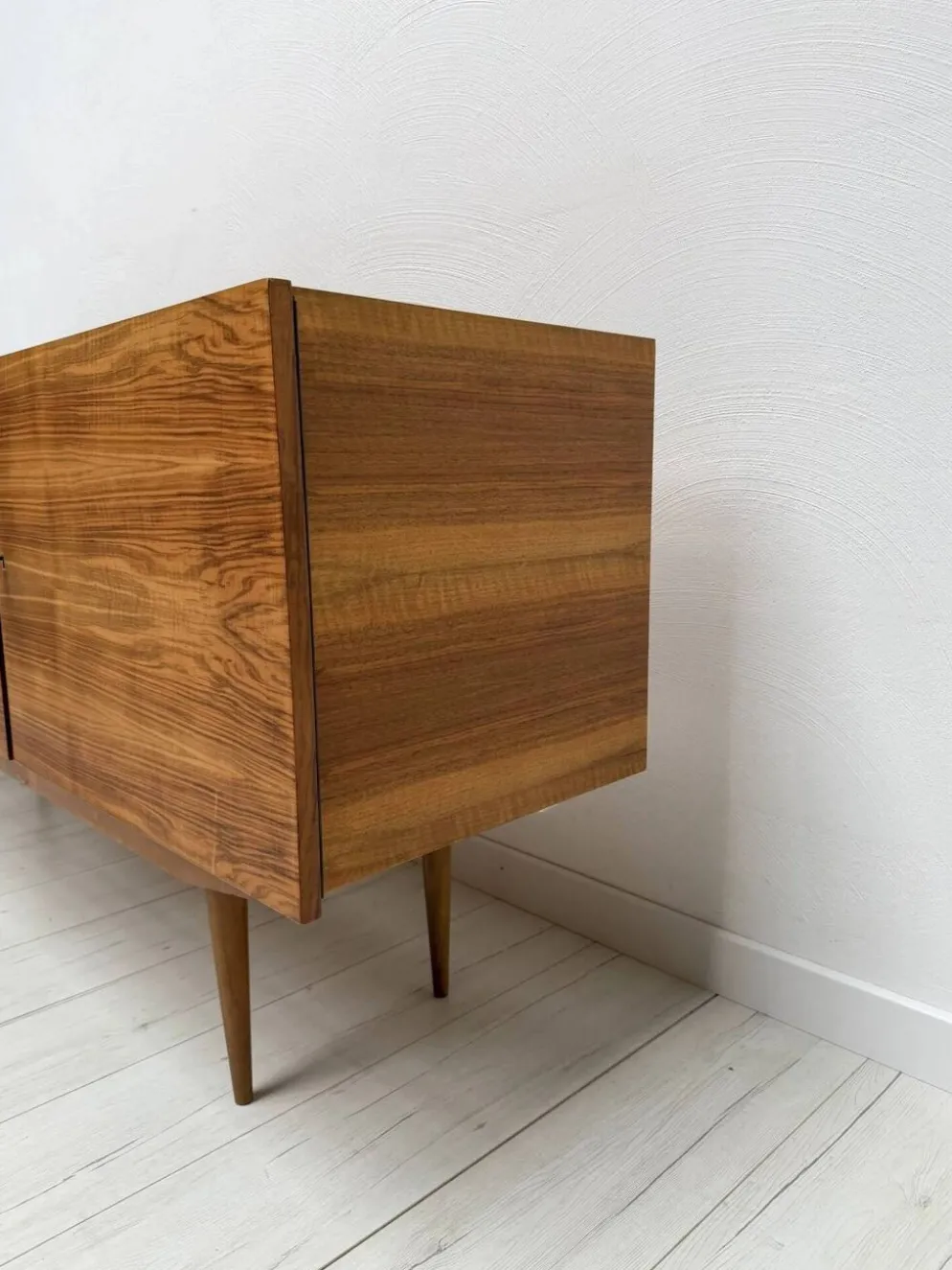 Buffet en noyer vintage allemand des années 1960.