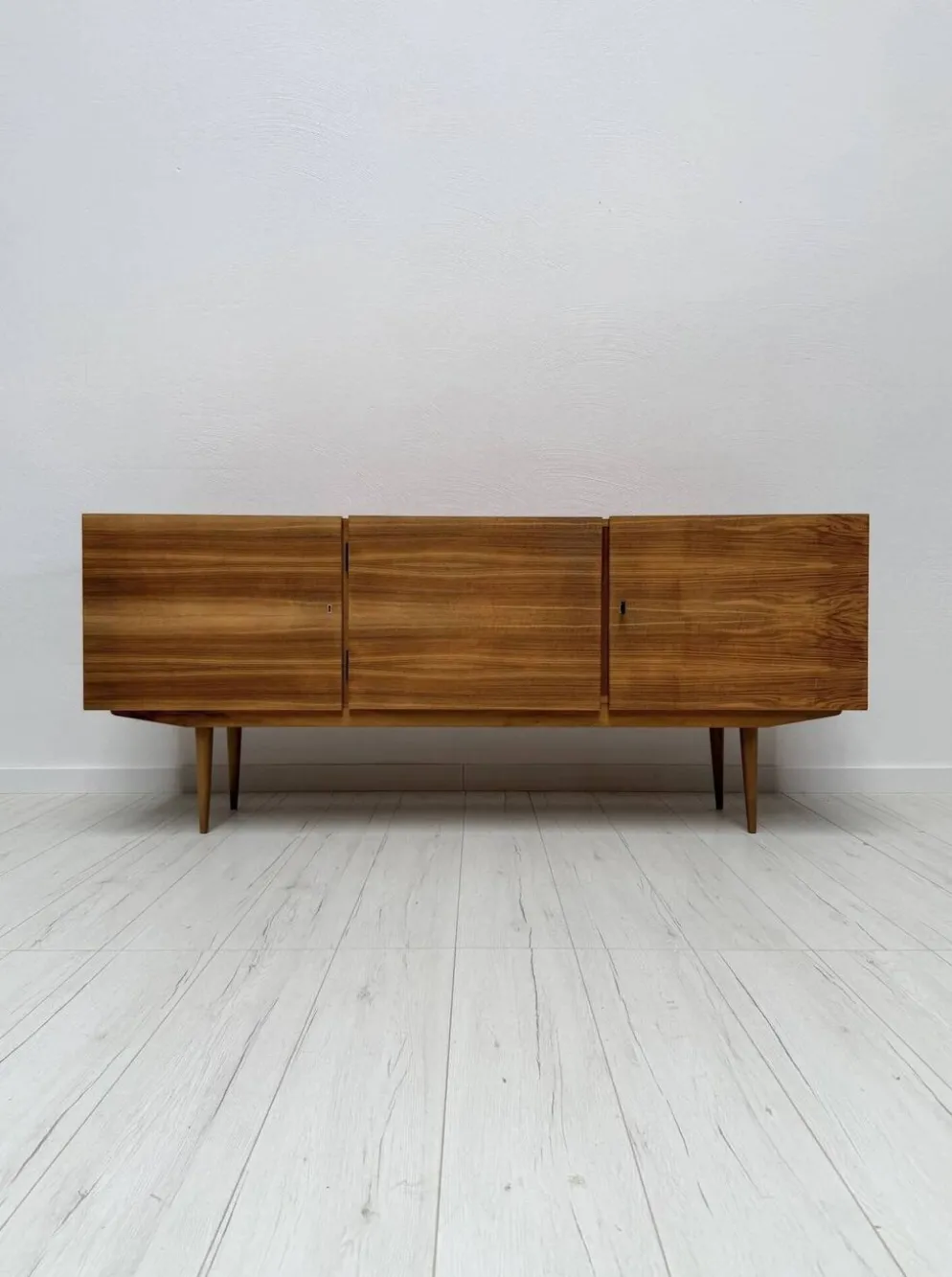 Buffet en noyer vintage allemand des années 1960.