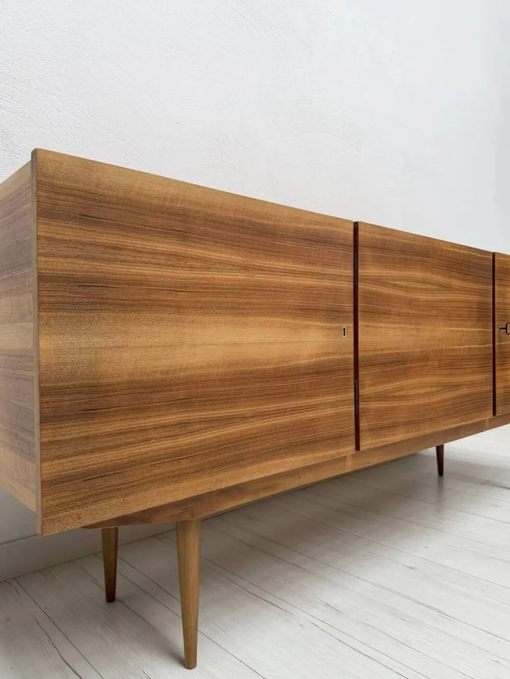 Buffet en noyer vintage allemand des années 1960.
