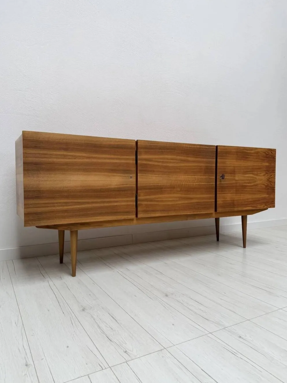 Buffet en noyer vintage allemand des années 1960.