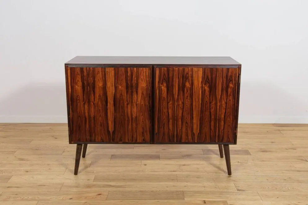 Buffet en palissandre du milieu du siècle par Oman Jun, Danemark, années 1960.