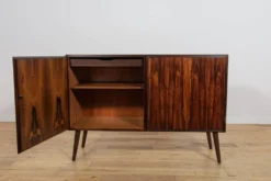 Buffet en palissandre du milieu du siècle par Oman Jun, Danemark, années 1960.