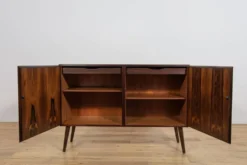 Buffet en palissandre du milieu du siècle par Oman Jun, Danemark, années 1960.