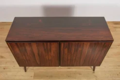 Buffet en palissandre du milieu du siècle par Oman Jun, Danemark, années 1960.
