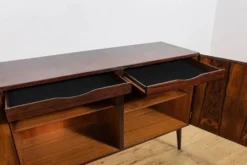Buffet en palissandre du milieu du siècle par Oman Jun, Danemark, années 1960.