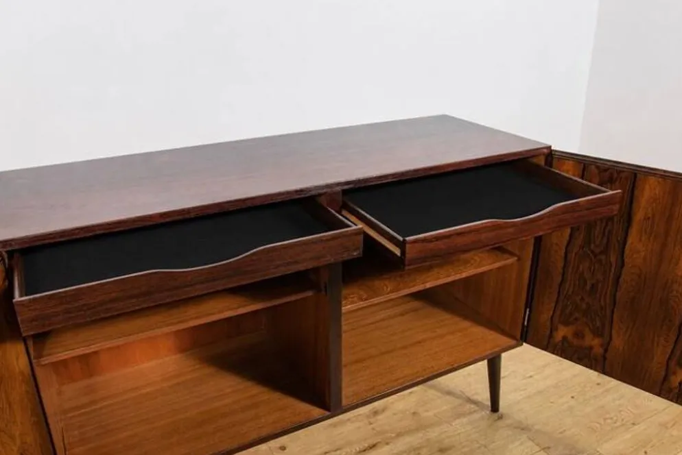 Buffet en palissandre du milieu du siècle par Oman Jun, Danemark, années 1960.