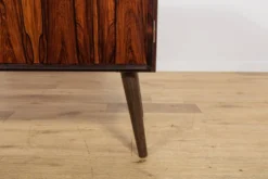 Buffet en palissandre du milieu du siècle par Oman Jun, Danemark, années 1960.