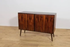 Buffet en palissandre du milieu du siècle par Oman Jun, Danemark, années 1960.