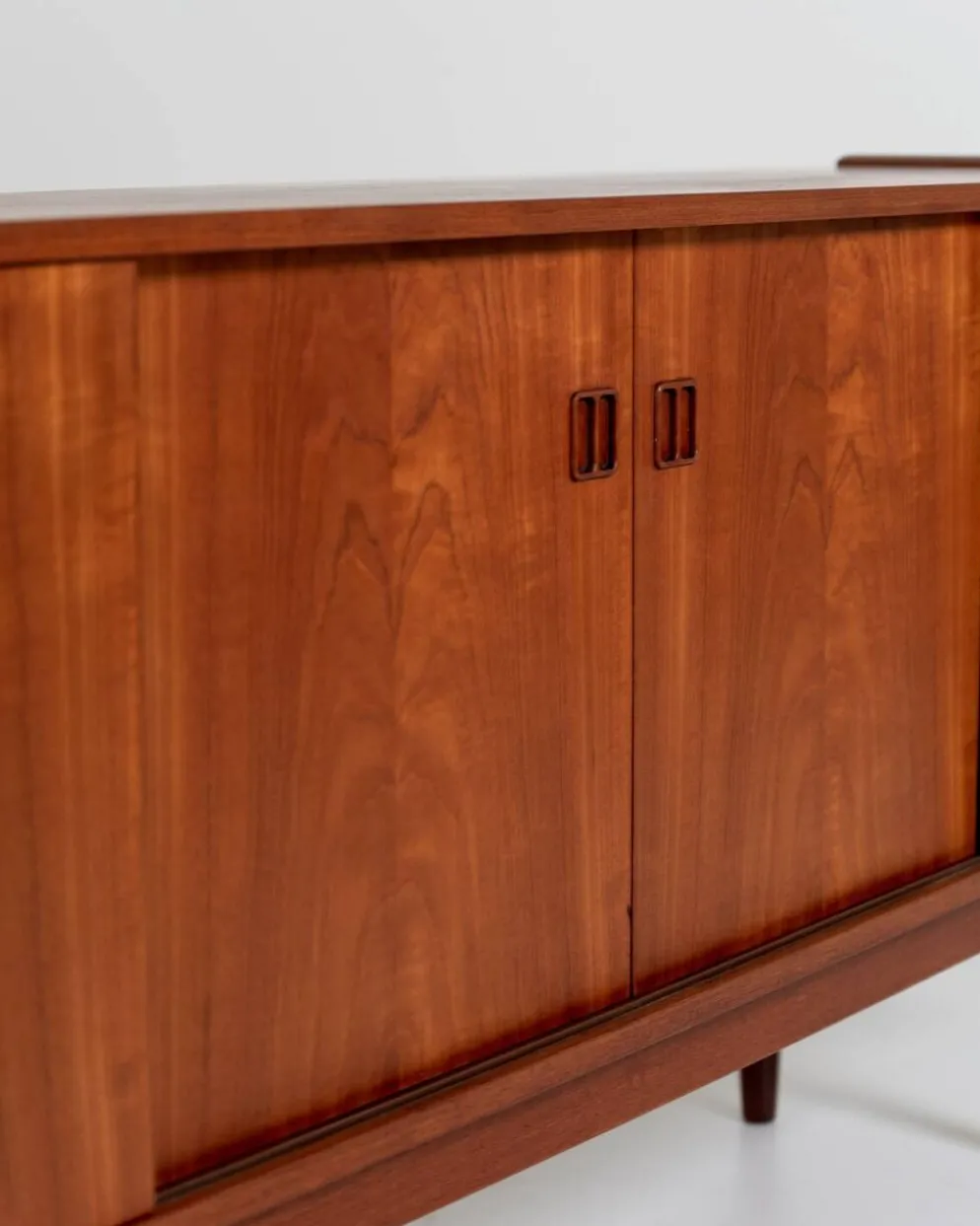 Buffet en teck attribué à Erik Brouer, Danemark, années 1950-60.