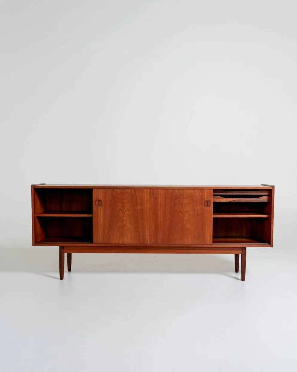 Buffet en teck attribué à Erik Brouer, Danemark, années 1950-60.