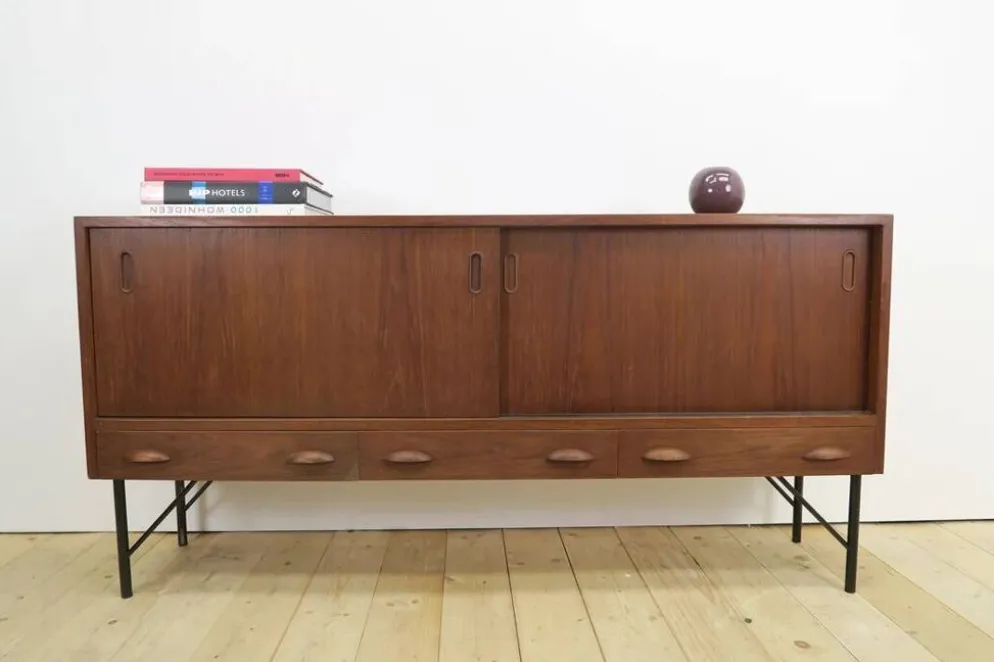Buffet en teck avec portes coulissantes et tiroirs, années 1960