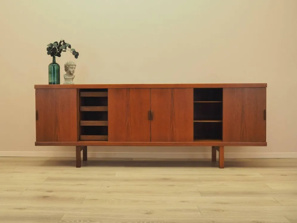 Buffet en teck avec portes coulissantes, Danemark, années 1960.
