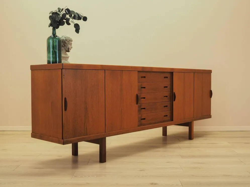 Buffet en teck avec portes coulissantes, Danemark, années 1960.