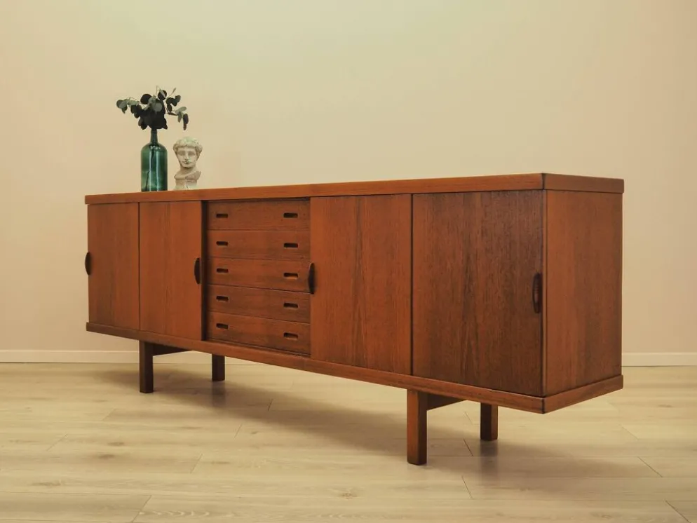 Buffet en teck avec portes coulissantes, Danemark, années 1960.
