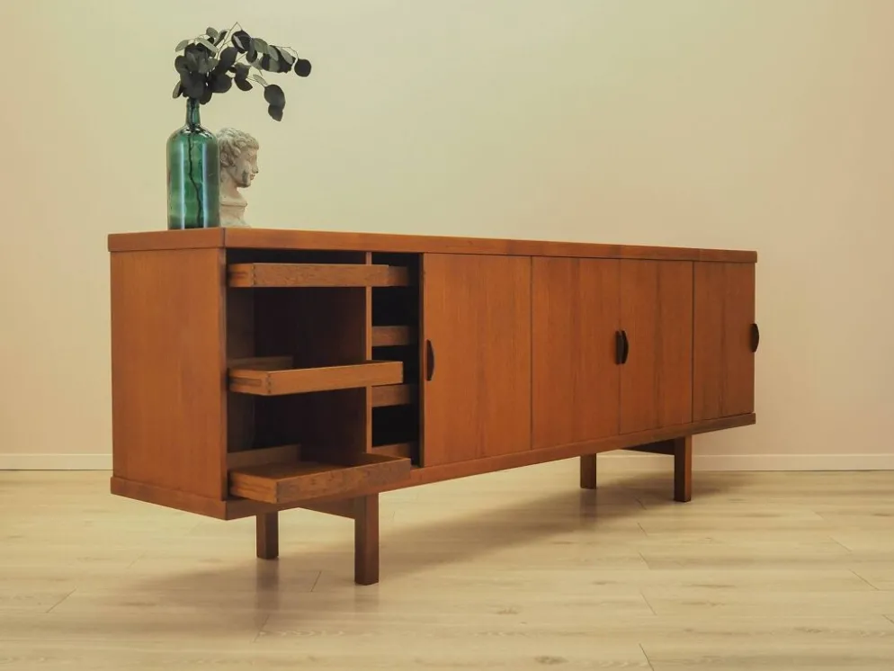 Buffet en teck avec portes coulissantes, Danemark, années 1960.
