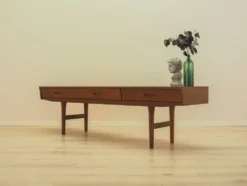 Buffet en teck danois des années 1970 – trois tiroirs, style mid-century modern