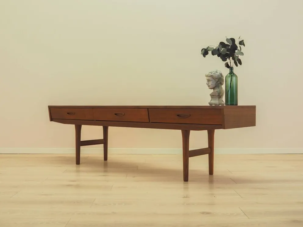 Buffet en teck danois des années 1970 – trois tiroirs, style mid-century modern