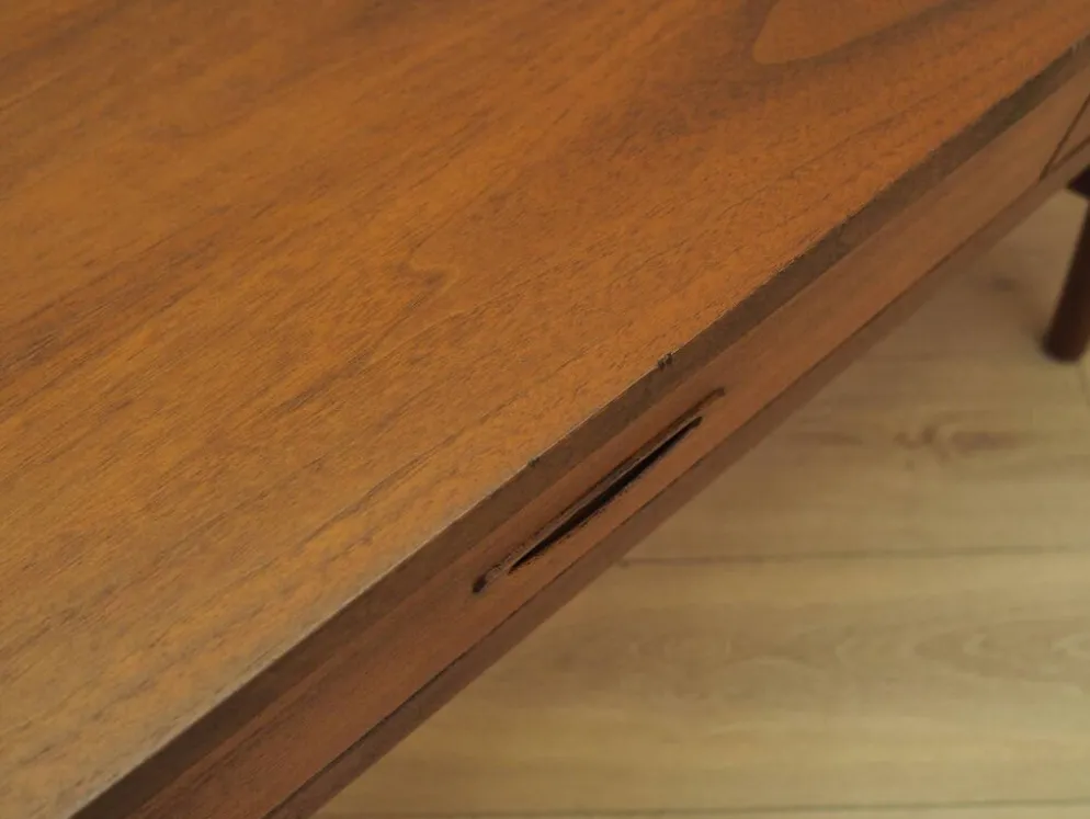 Buffet en teck danois des années 1970 – trois tiroirs, style mid-century modern