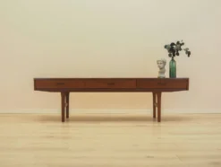Buffet en teck danois des années 1970 – trois tiroirs, style mid-century modern