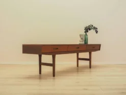 Buffet en teck danois des années 1970 – trois tiroirs, style mid-century modern