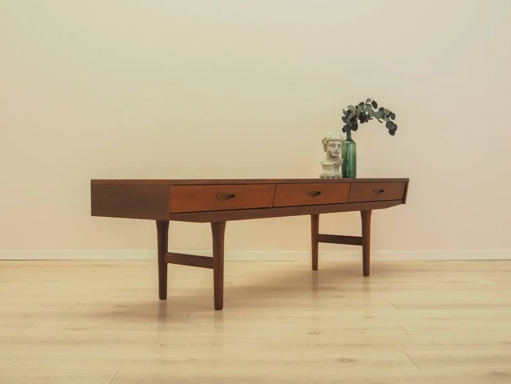 Buffet en teck danois des années 1970 – trois tiroirs, style mid-century modern