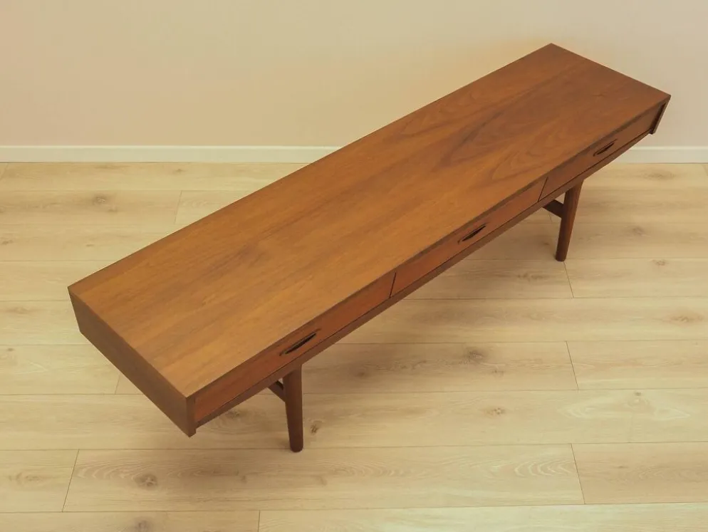 Buffet en teck danois des années 1970 – trois tiroirs, style mid-century modern
