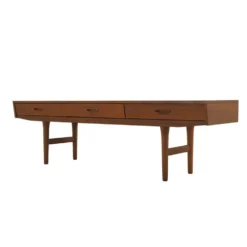 Buffet en teck danois des années 1970 – trois tiroirs, style mid-century modern