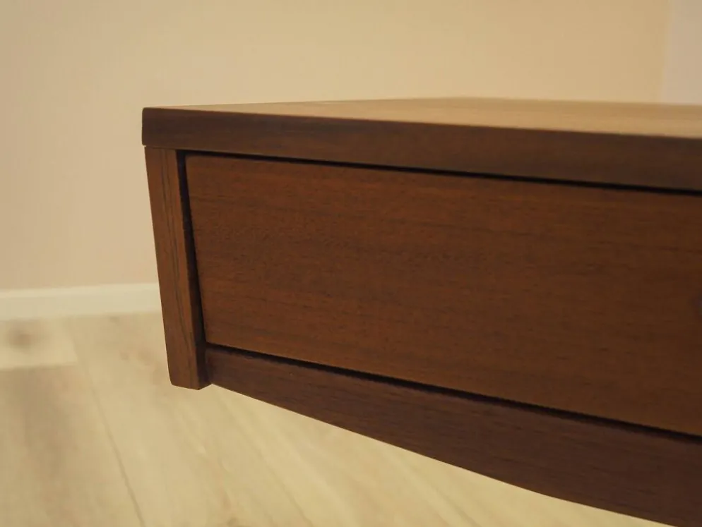Buffet en teck danois des années 1970 – trois tiroirs, style mid-century modern