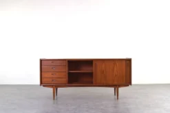 Buffet en teck danois des années 1960.