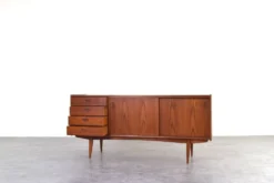 Buffet en teck danois des années 1960.